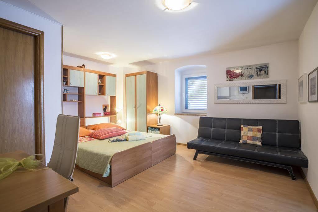 Split Center Apartments エクステリア 写真