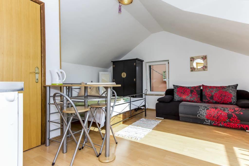 Split Center Apartments エクステリア 写真